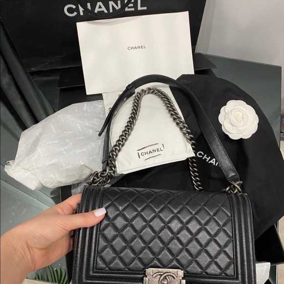 ❌SOLD❌CHANEL BOY MEDIUM - Picture 4 of 10